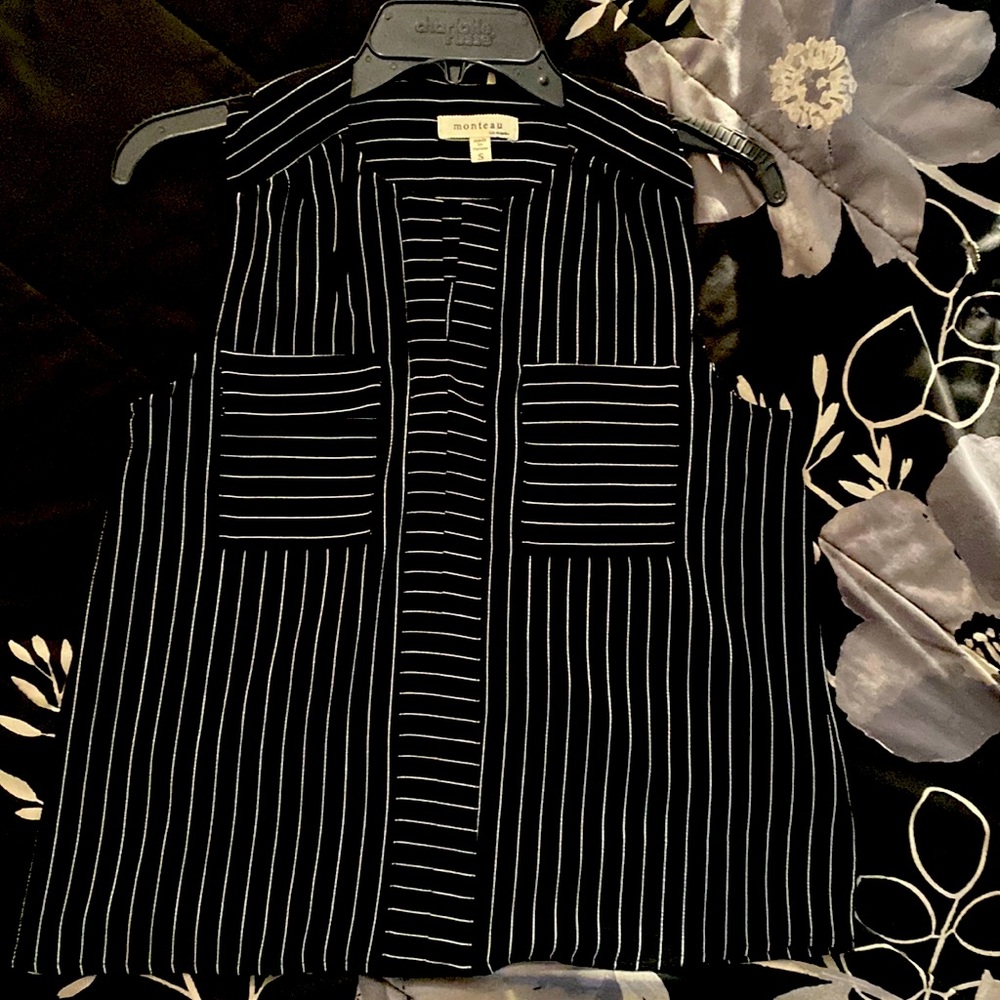 Women’s sleeveless top. Size small.